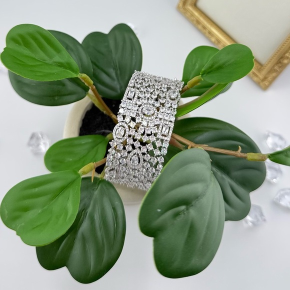 Luxury Cubic Zirconia Cuff Bracelet & Ring Set – Silver Tone - Picture 16 of 17